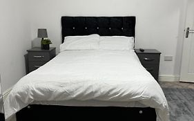 1 Bedroom Kitchen Flat